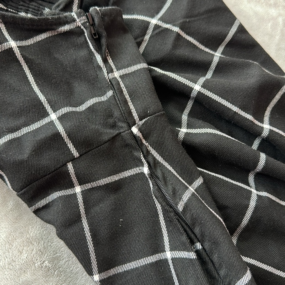 HOT TOPIC Black Checkered Buckle Strap Dress - Picture 5 of 6